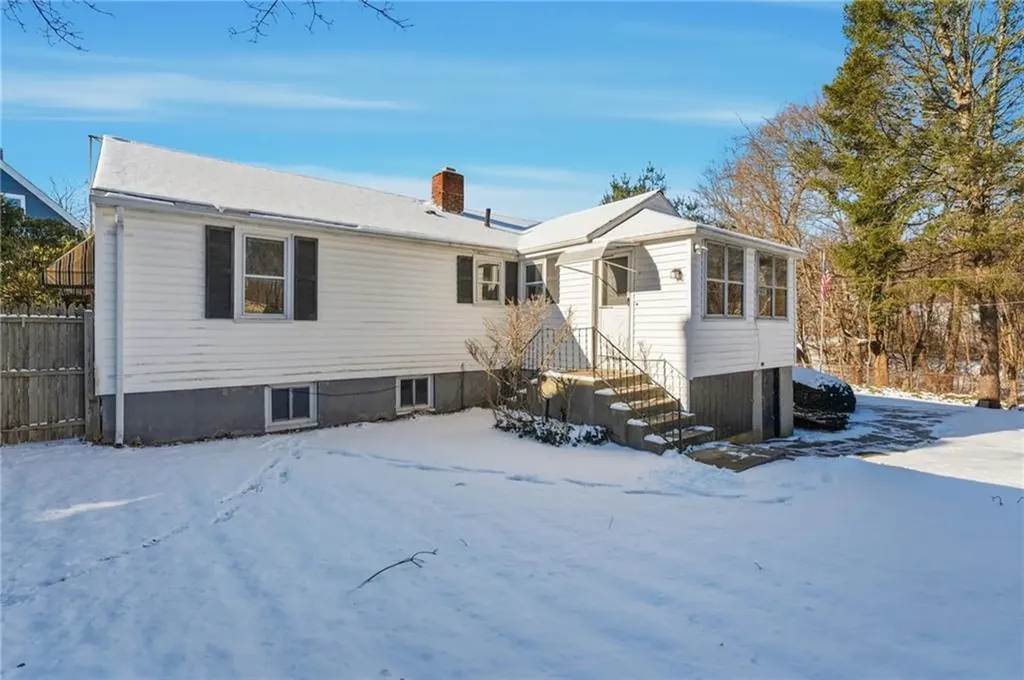 92 Rockland Avenue Woonsocket RI 02895
