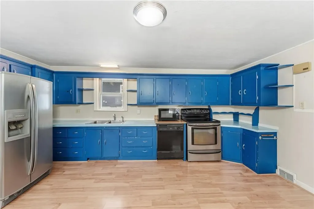 92 Rockland Avenue Woonsocket RI 02895