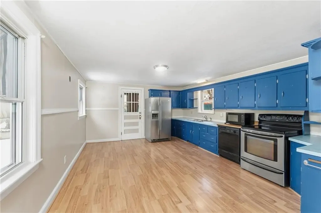 92 Rockland Avenue Woonsocket RI 02895