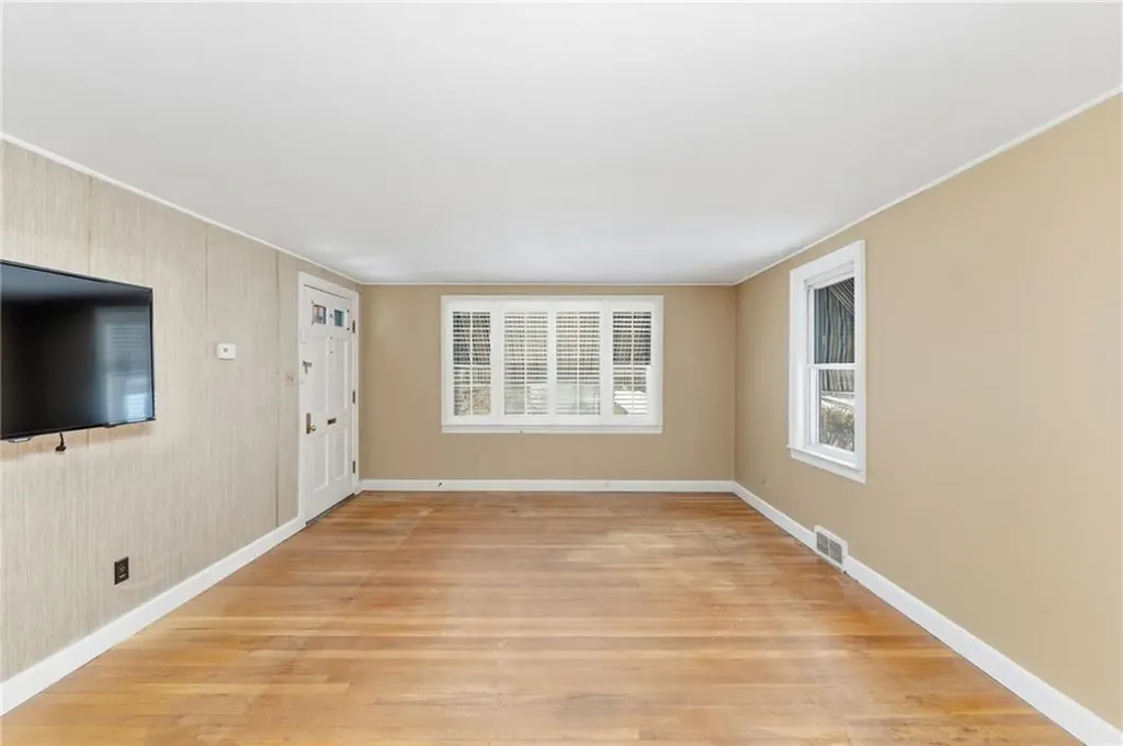 92 Rockland Avenue Woonsocket RI 02895