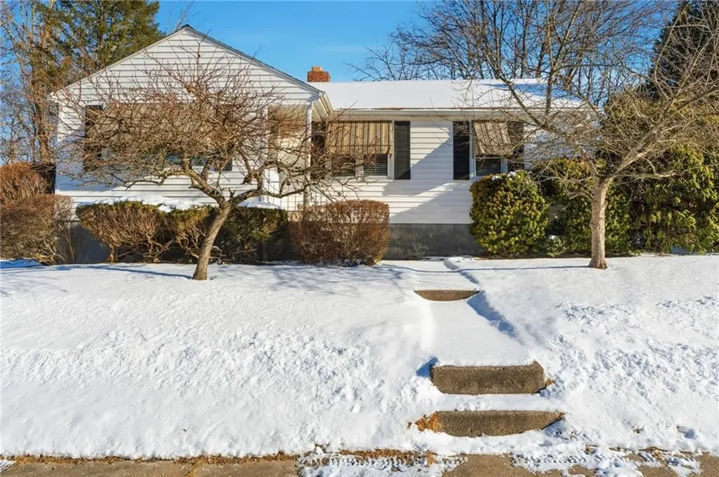 92 Rockland Avenue Woonsocket RI 02895
