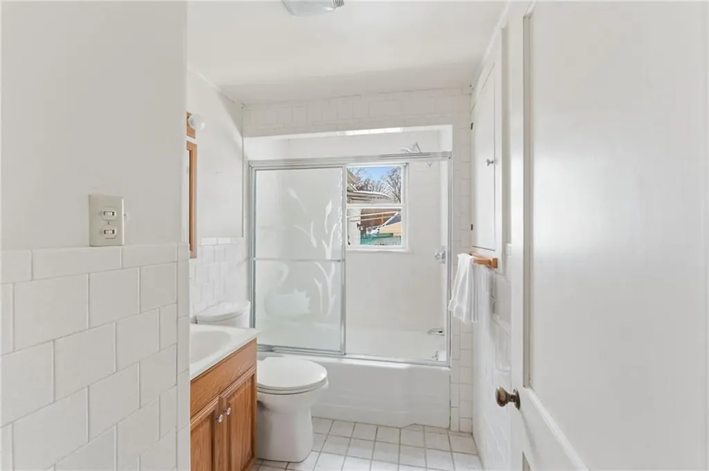 92 Rockland Avenue Woonsocket RI 02895