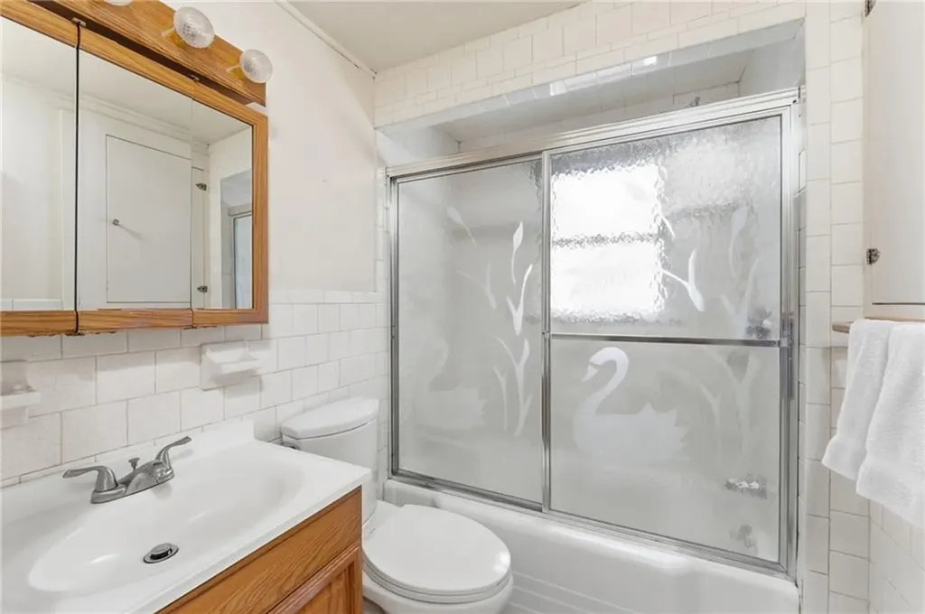 92 Rockland Avenue Woonsocket RI 02895
