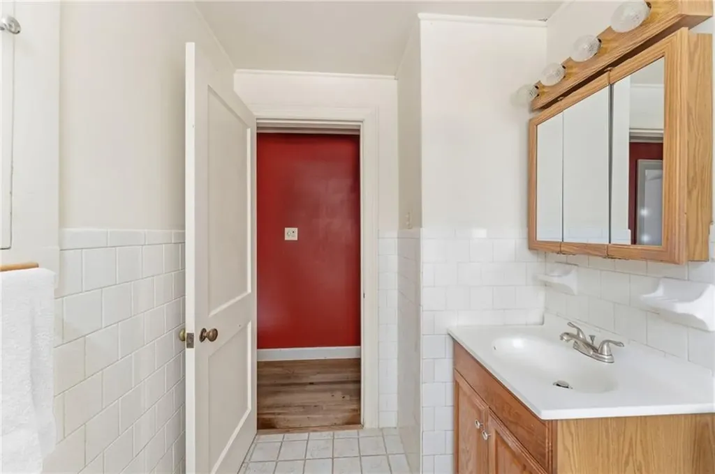 92 Rockland Avenue Woonsocket RI 02895
