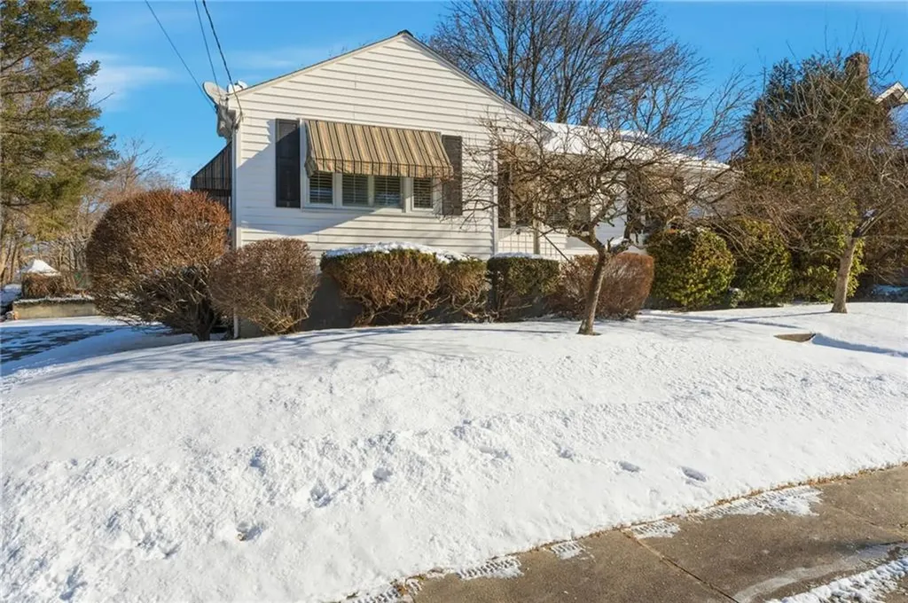 92 Rockland Avenue Woonsocket RI 02895