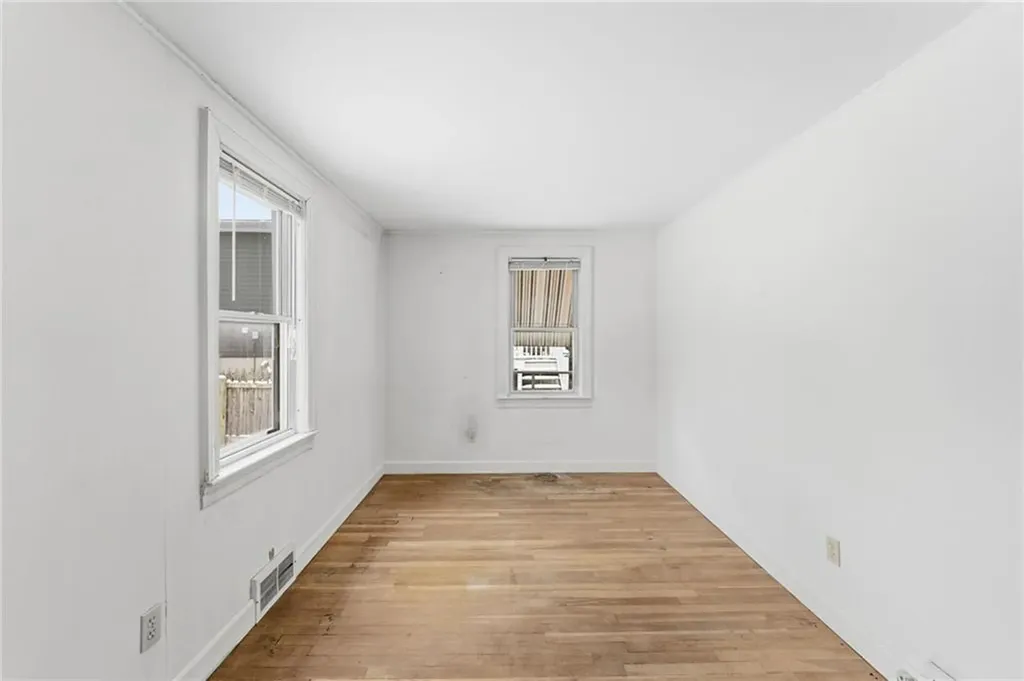 92 Rockland Avenue Woonsocket RI 02895