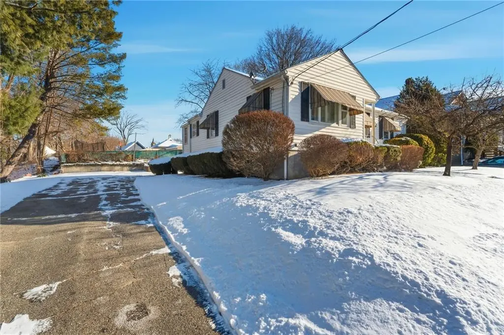 92 Rockland Avenue Woonsocket RI 02895