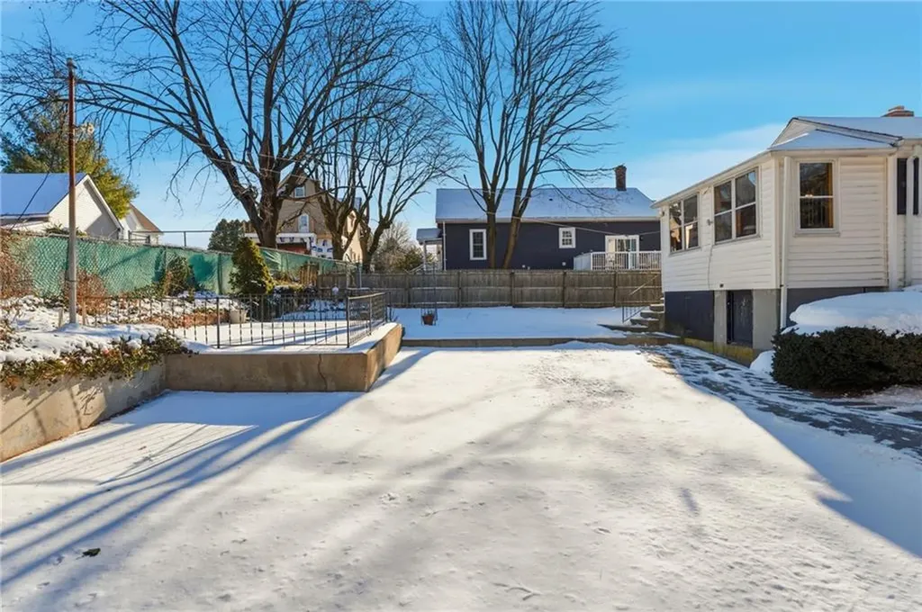 92 Rockland Avenue Woonsocket RI 02895