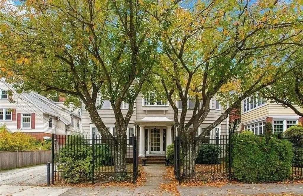 16 Grotto Avenue Providence RI 02906