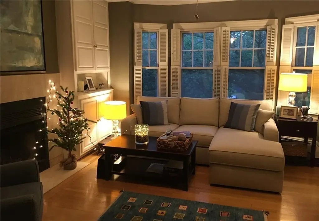 16 Grotto Avenue Providence RI 02906