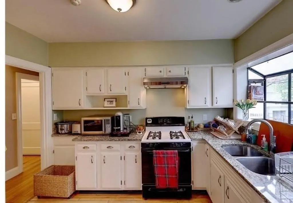 16 Grotto Avenue Providence RI 02906