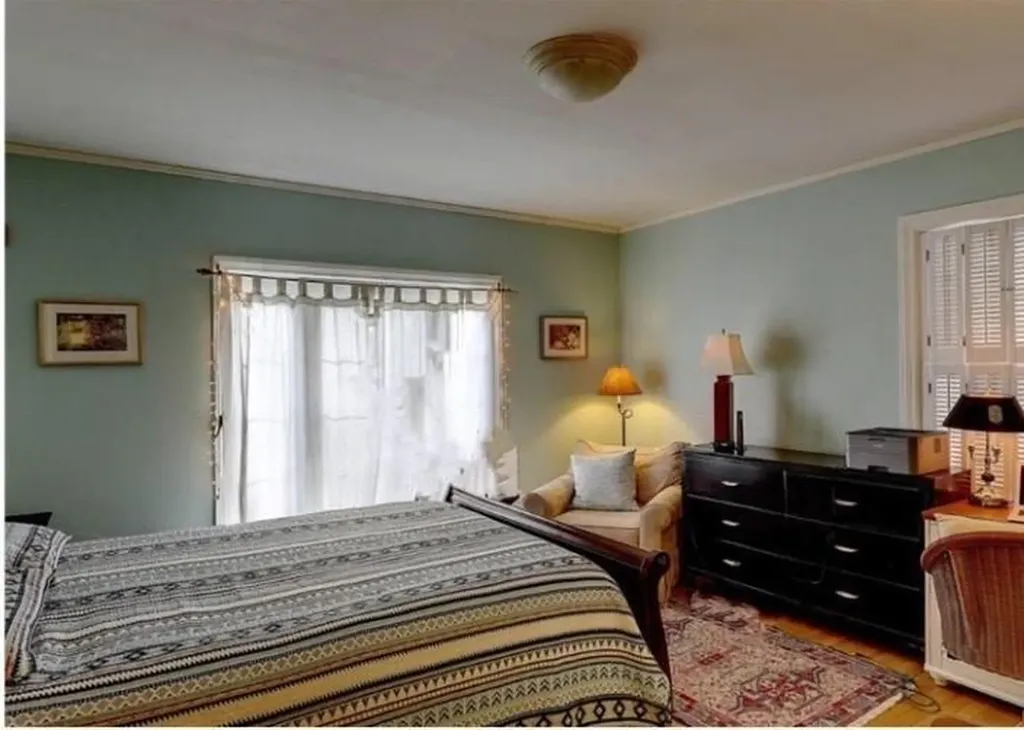 16 Grotto Avenue Providence RI 02906