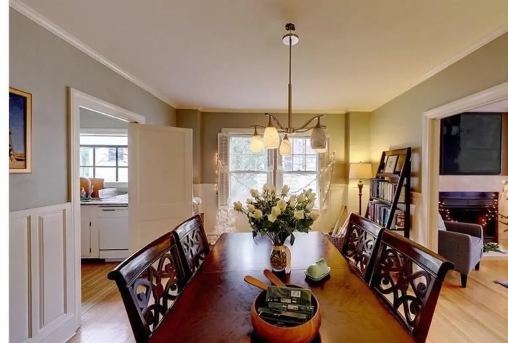 16 Grotto Avenue Providence RI 02906