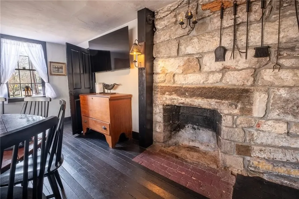 1724 South Road South Kingstown RI 02879