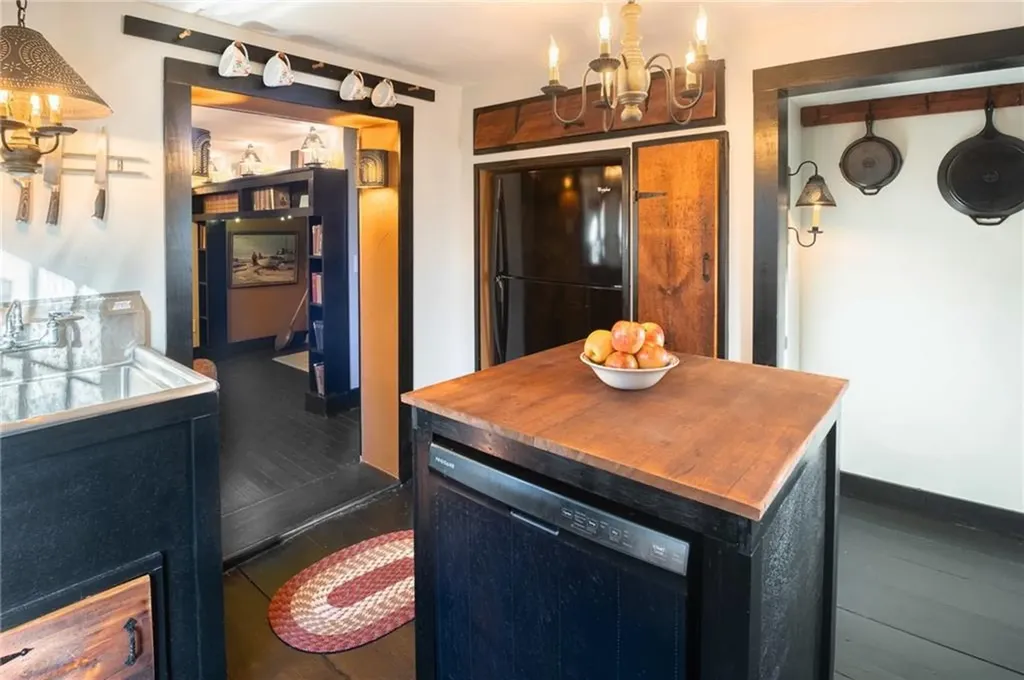 1724 South Road South Kingstown RI 02879