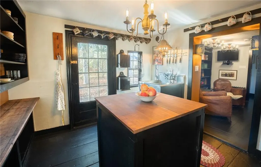 1724 South Road South Kingstown RI 02879