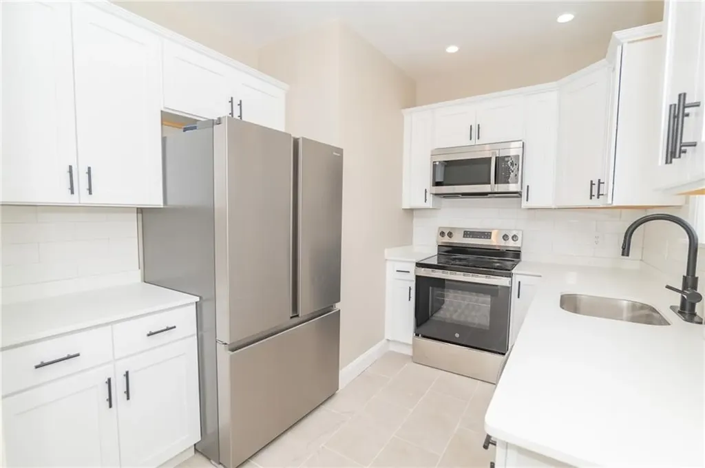 61 Leah Street Providence RI 02908