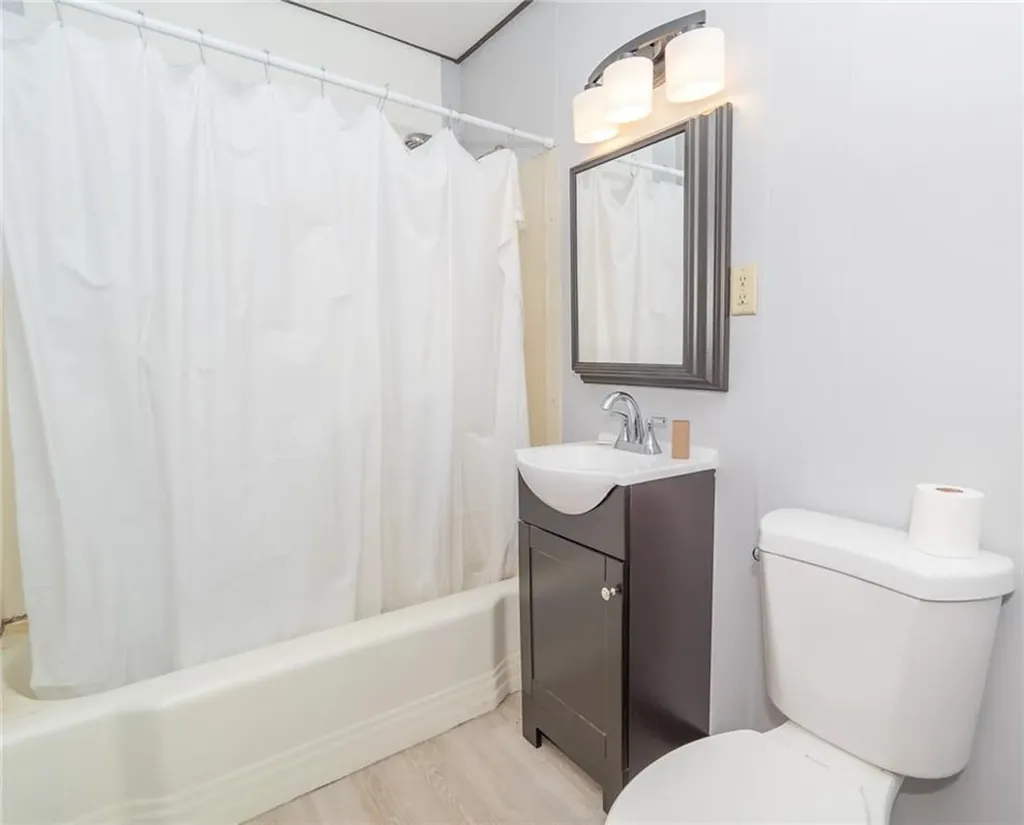 1060 1062 Park Avenue Woonsocket RI 02895