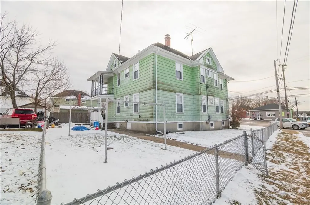 1060 1062 Park Avenue Woonsocket RI 02895