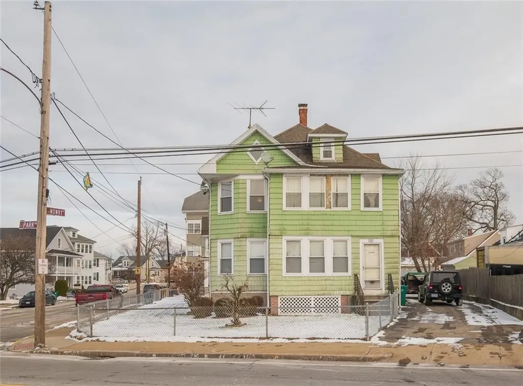 1060 1062 Park Avenue Woonsocket RI 02895