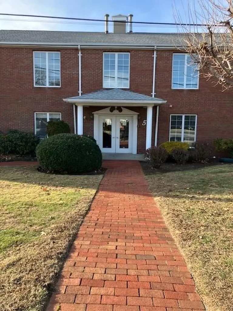 33 College Hill Road Warwick RI 02886