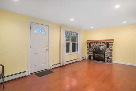 37 Ridge Road East Greenwich RI 02818