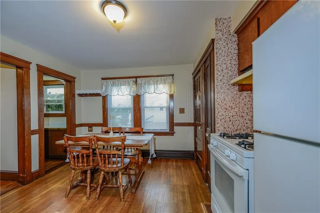 222 Peckham Avenue Middletown RI 02842