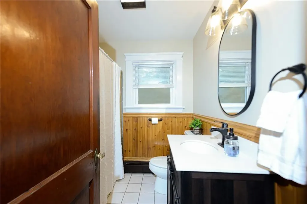 222 Peckham Avenue Middletown RI 02842