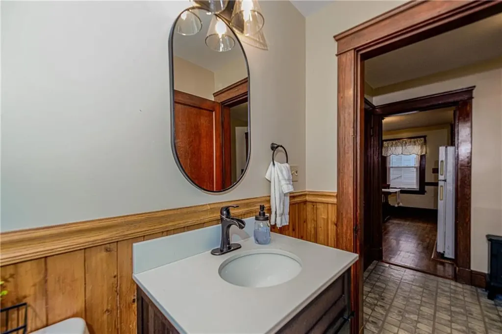 222 Peckham Avenue Middletown RI 02842