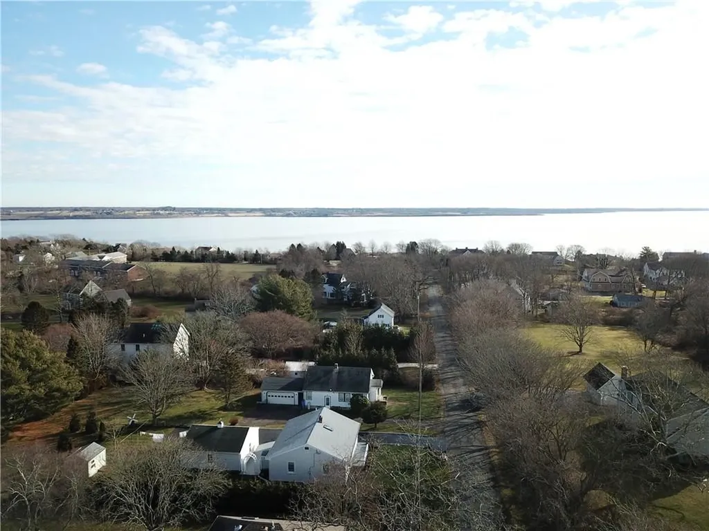 222 Peckham Avenue Middletown RI 02842