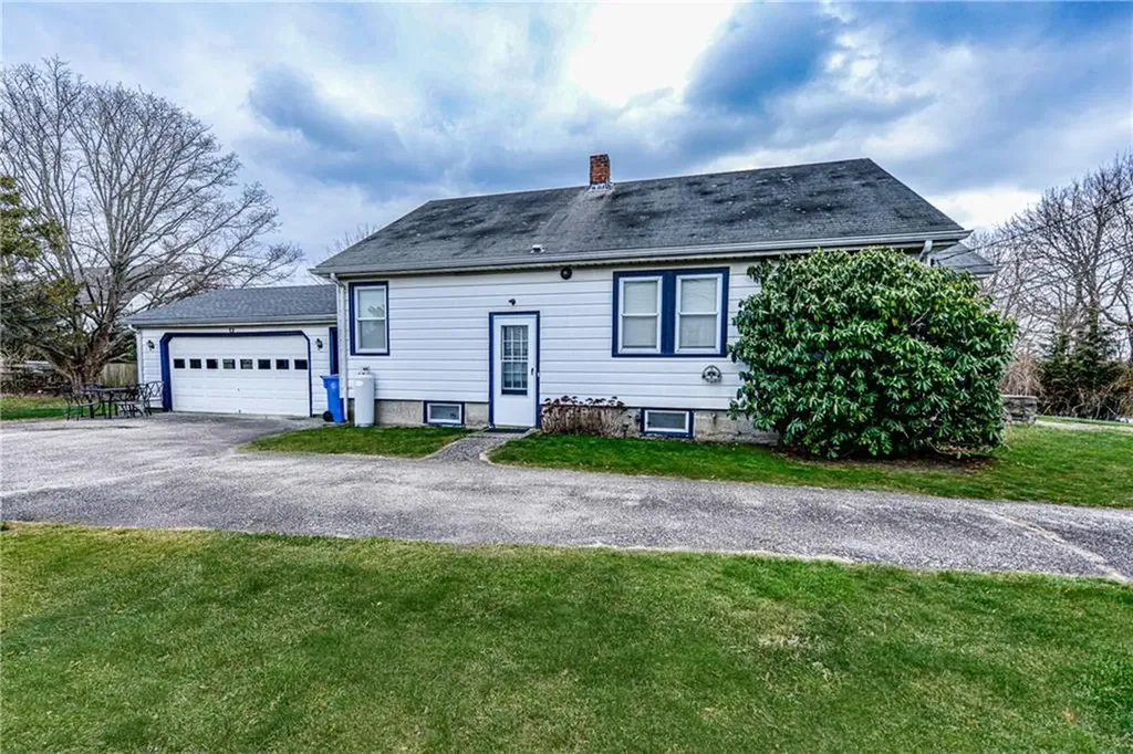 222 Peckham Avenue Middletown RI 02842