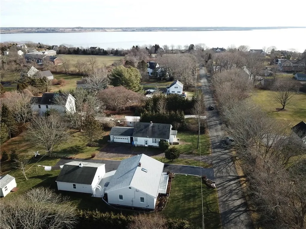 222 Peckham Avenue Middletown RI 02842