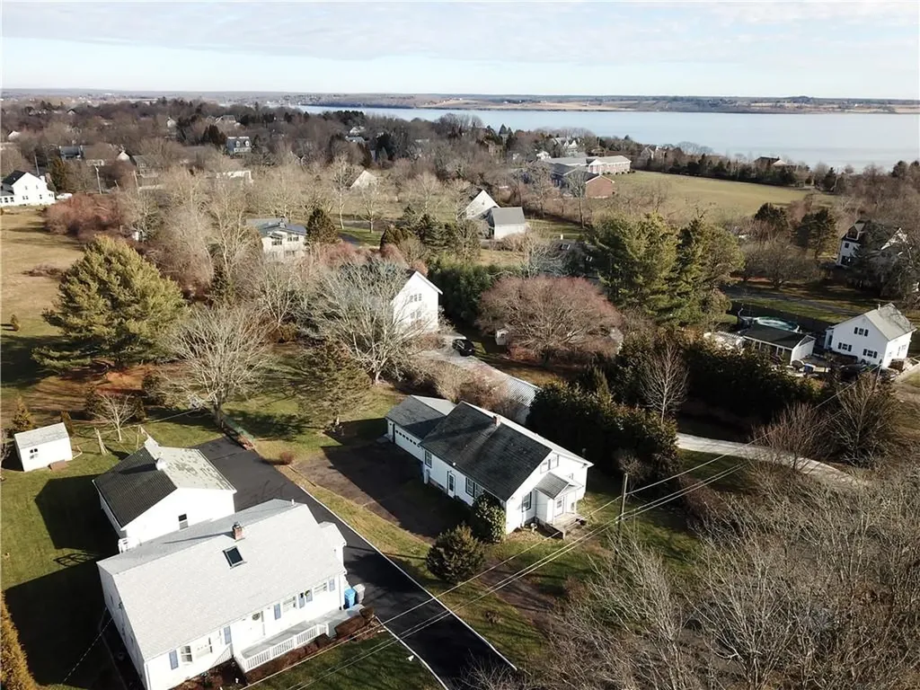 222 Peckham Avenue Middletown RI 02842