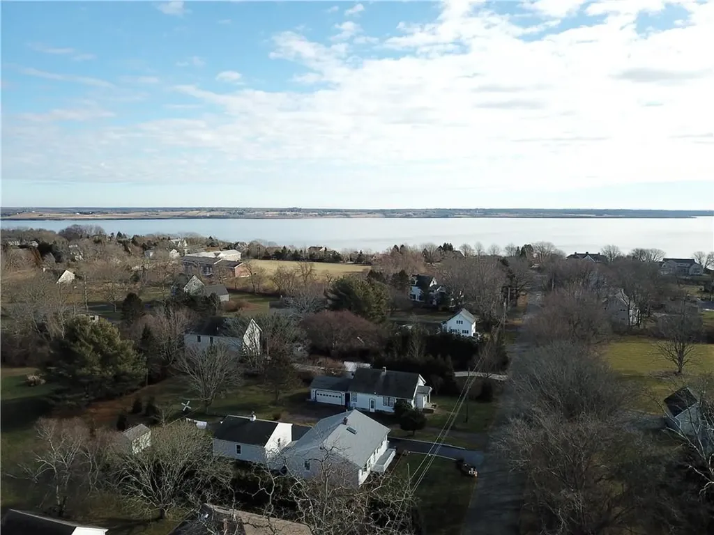 222 Peckham Avenue Middletown RI 02842