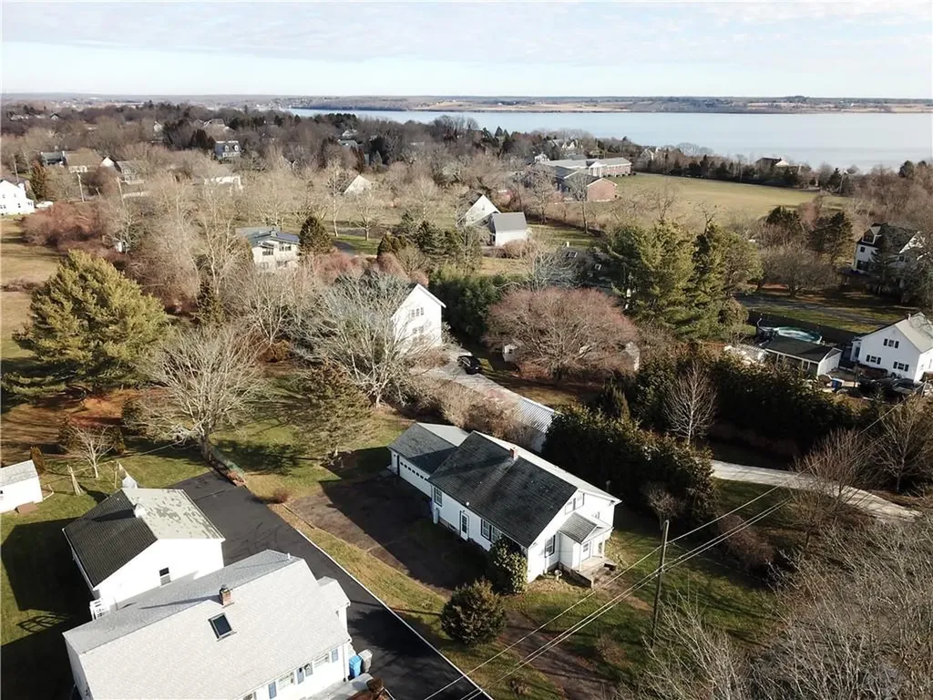 222 Peckham Avenue Middletown RI 02842