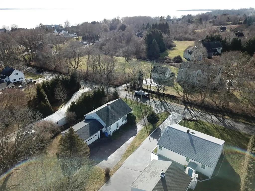 222 Peckham Avenue Middletown RI 02842