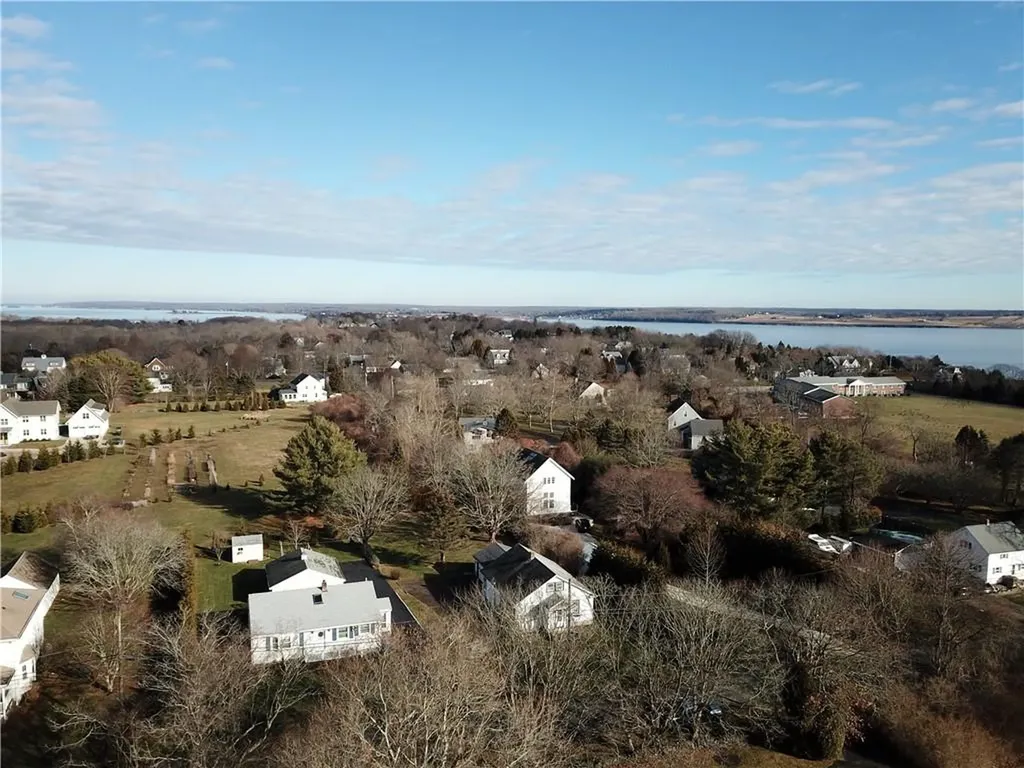 222 Peckham Avenue Middletown RI 02842