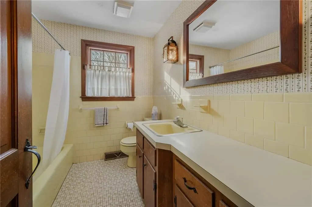 75 Lantern Lane North Kingstown RI 02852