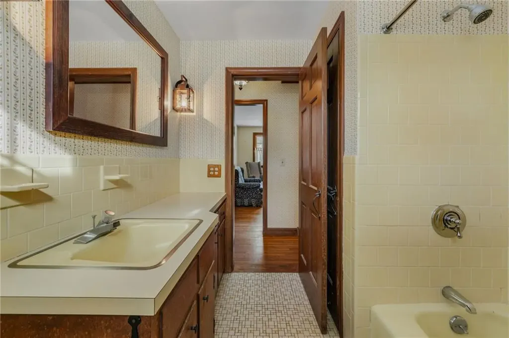 75 Lantern Lane North Kingstown RI 02852