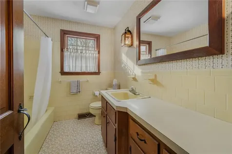 75 Lantern Lane North Kingstown RI 02852