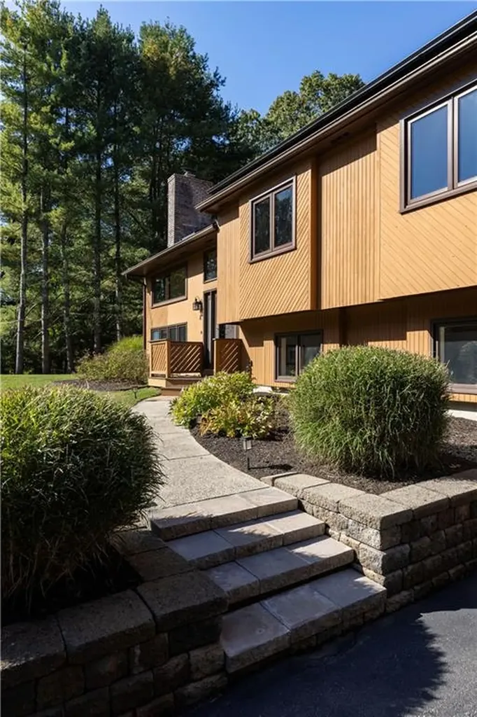 8 Robin Drive North Kingstown RI 02852