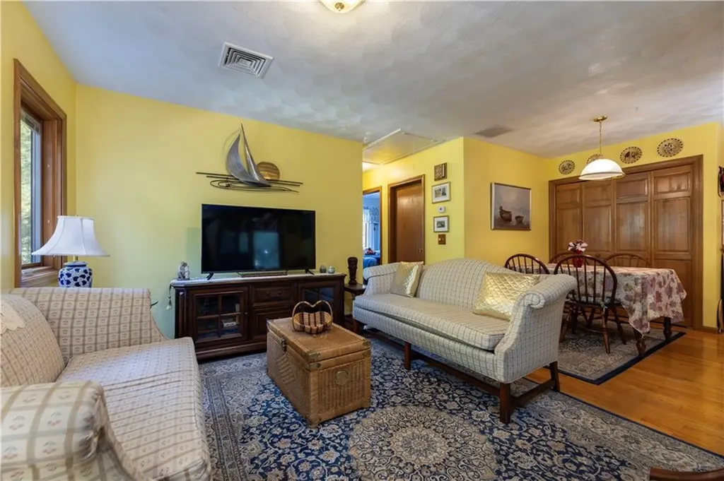 8 Robin Drive North Kingstown RI 02852