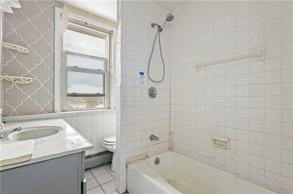 73 Wainwright Street Providence RI 02908