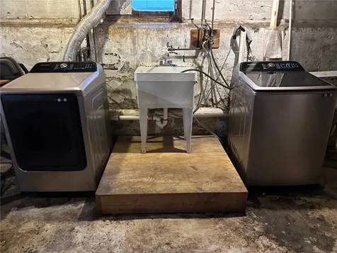 76 London Avenue Pawtucket RI 02861