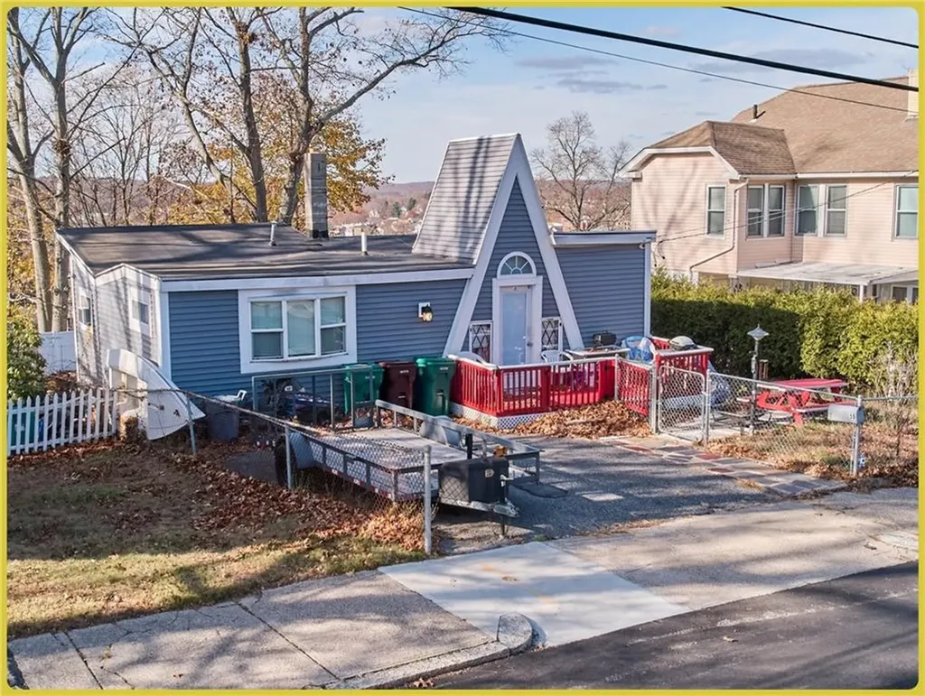 59 Division Street Woonsocket RI 02895