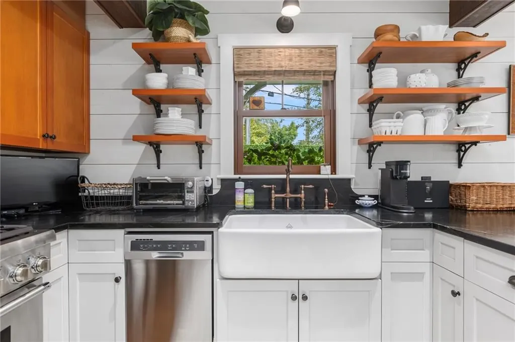 5 Ledge Road Newport RI 02840