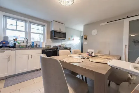 72 Hollis Avenue Warwick RI 02889