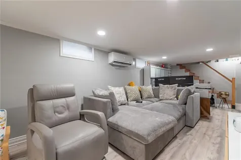 72 Hollis Avenue Warwick RI 02889