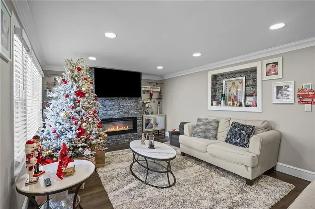 366 Woodbine Street Cranston RI 02910