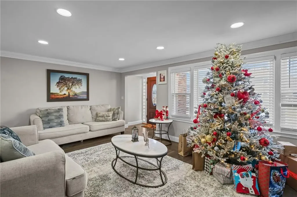 366 Woodbine Street Cranston RI 02910